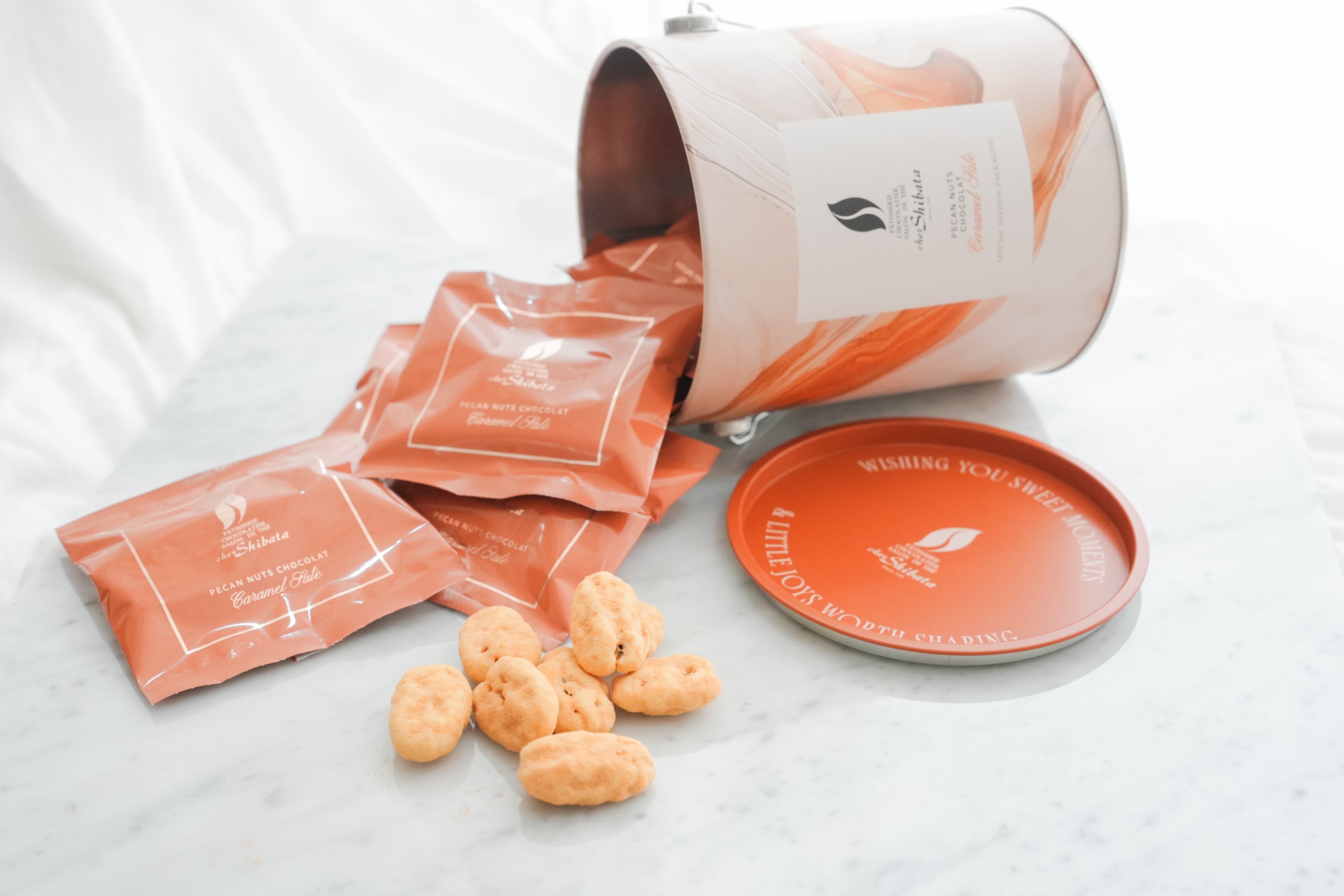 ぺカンナッツショコラ缶