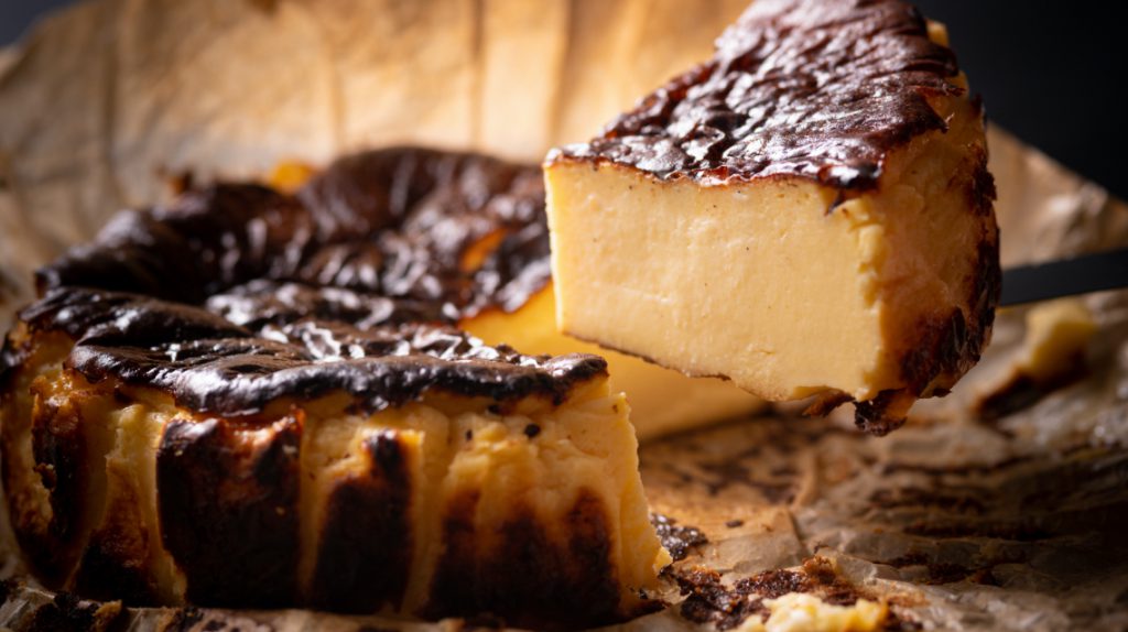 お取り寄せに最適！ほろ苦く香ばしい味わいバスクチーズケーキのおすすめ chez Shibata バーン チーズケーキ